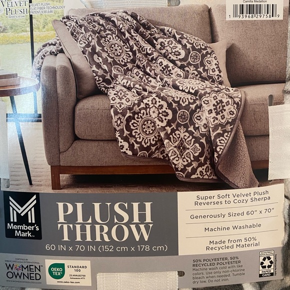 Member's Mark Oversized Plush & Soft Sherpa Throw Blanket, 60" x 70" - Picture 4 of 6